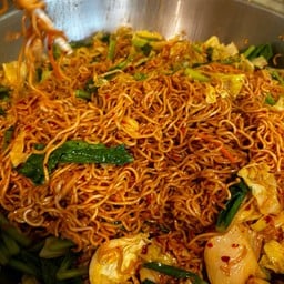 ผัดมาม่าซอสเย็นตาโฟพริกเผาเจ