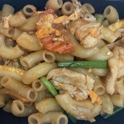 D ผัดมักกะโรนี ไก่ชิ้น / ไก่สับ