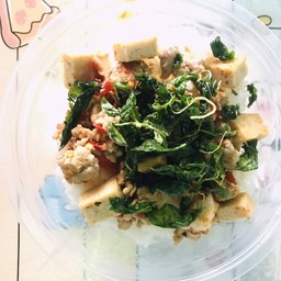 ข้าวราดกะเพรากรอบ