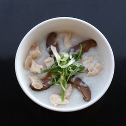 (S) โจ๊กไก่ใส่เห็ด 蘑菇鸡肉粥 Chicken & Mushroom Congee