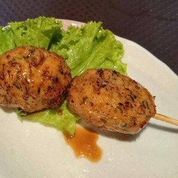 ลูกชิ้นไก่ย่างซอส