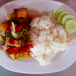 กะเพราหมูกรอบราดข้าว