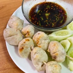 กลมกิ๊ก ลูกชิ้นปิ้ง-ทอด @เมืองเอก