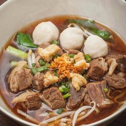 ก๋วยเตี๋ยวหมูตุ๋น