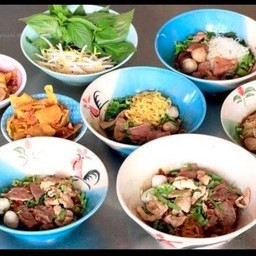 ก๋วยเตี๋ยวเรือหมู 5 ถุง แถมฟรี เกี๊ยว,กากหมู