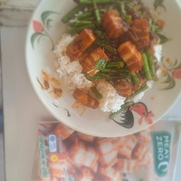 ผัดพริกแกงหมูกรอบเจราดข้าว