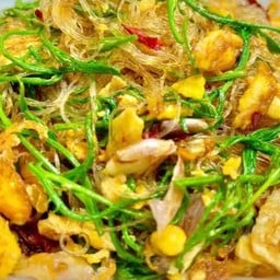 วุ้นเส้นผัดไข่ยอดชะอมสมุนไพร