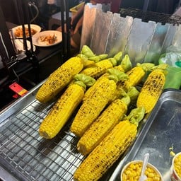 ร้านข้าวโพดปิ้ง+ ข้าวโพดอบเนย  ถนนคนเดินภูเก็ต