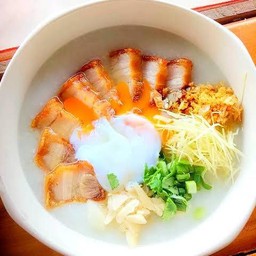 โจ๊กหมูกรอบใส่ไข่ออนเซ็น