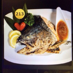 213.หัวปลาแซลมอนย่างเกลือ+น้ำจิ้มซีฟู้ด
