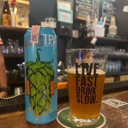 Beer is so good, and the atmosphere is very lively.