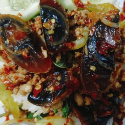 ข้าวกระเพราไข่เยียวม้า