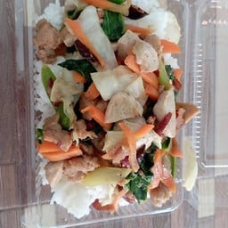 ผักรวมน้ำมันหอยเจ ราดข้าว