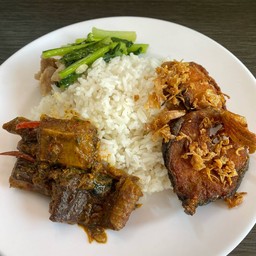 ข้าวราดแกง 3 อย่าง