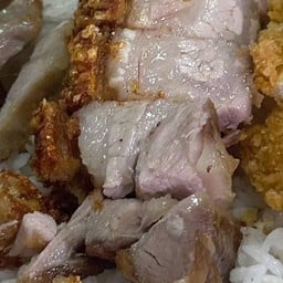 ข้าวหมูกรอบ