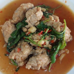 กะเพรา หมูเด้ง ราดข้าว