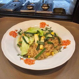 ขนมจีนผัดซีอิ๊วกับเต้าหู้