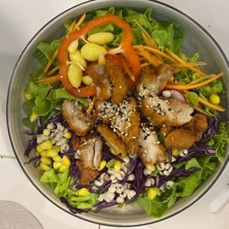 สลัดไก่ทอดธัญพืช