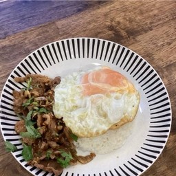ข้าวหมูกระเทียม