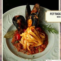 Fettuccini Blue Mussel with Arrabbiata Sauce