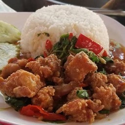 ข้าวกระเพราหมูทอด