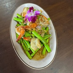 ผัดหน่อไม้ฝรั่งกุ้งสด