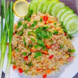 ข้าวผัดแหนม
