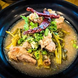 ร้านอาหารเหนือ กำกิ๋นแม่อุ๊ย -