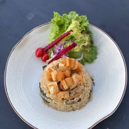 ข้าวผัดซอสเขียวหวานหมูกรอบ เจ