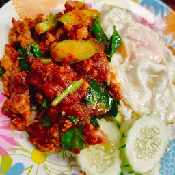 ข้าวผัดพริกแกง