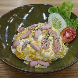 ข้าวไข่ข้นไส้กรอก Creamy Omelets Rice with Chicken Sausage