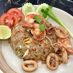 ข้าวผัดรวมมิตรทะเล
