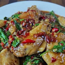 ปีกไก่ผัดโหระพา