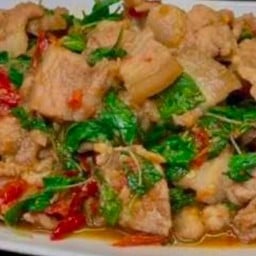 ผัดกะเพราหมูสามชั้น