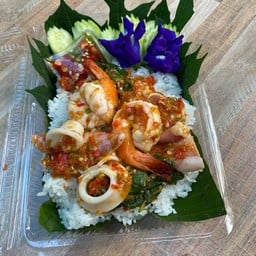 กระเพรากุ้งหมึก