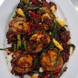 หอยเชลล์ผัดน้ำพริกเผาบะเต็ง