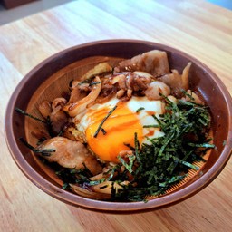 ข้าวหมูไข่ดาวเยิ้มๆ