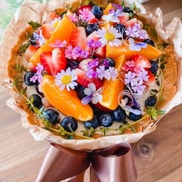 2 ปอนด์ สตอเบอรี่ชีส แต่ง ผลไม้รวม+ดอกไม้ แถมป้ายและเทียน