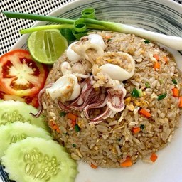 ข้าวผัดปลาหมึก