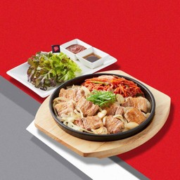 หมูสามชั้นย่างเกาหลี ซัมกยอบซัล (เสิร์ฟพร้อมผัก และน้ำจิ้ม)