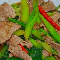คะน้าหมูชิ้น