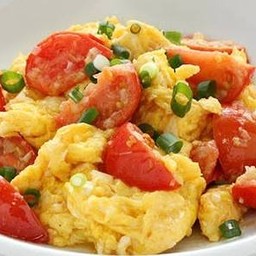 ข้าวหน้าไข่ผัดมะเขือเทศหมูสับ