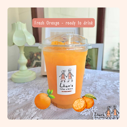 น้ำส้มสดพร้อมดื่ม รสชาติเปรี้ยวอมหวาน (ทางร้านขออนุญาตใส่น้ำแข็งพร้อมดื่มให้เลยนะคะ)