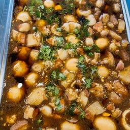 ข้าวแกงหัวล้านบุฟเฟ่ต์ 59 สาขาแรกบางคล้า