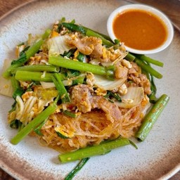 สุกี้หมู หรือ ไก่ (เลือก1อย่าง)