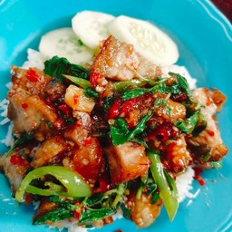 ข้าวกระเพราหมูกรอบ