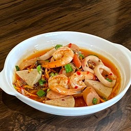 ยำวุ้นเส้นรวมมิตรทะเล