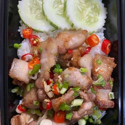 ข้าวหมูสามชั้นผัดพริกเกลือ