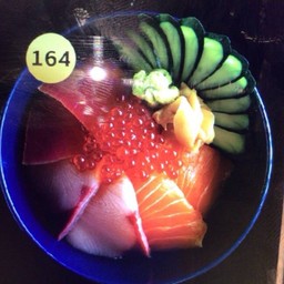 164.ข้าวหน้าปลา3สี ท็อปไข่ปลาแซลมอน