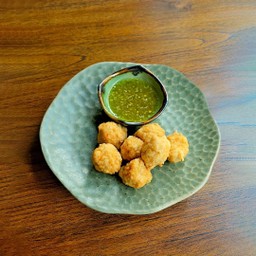 ลูกชิ้นกุ้งลวก